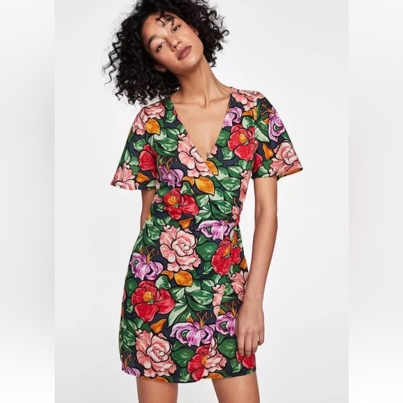 Zara Blogger Favorite Floral Wrap Mini Dress (D2) - Picture 1 of 13
